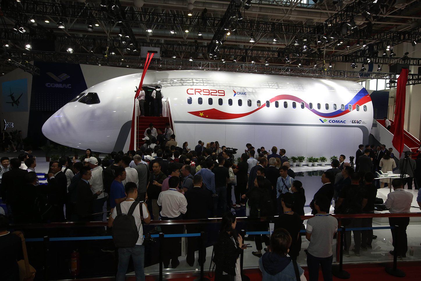 Premiere demonstration of full sized mock-up of Russian-Chinese CR929 has taken place during Zhuhai airshow